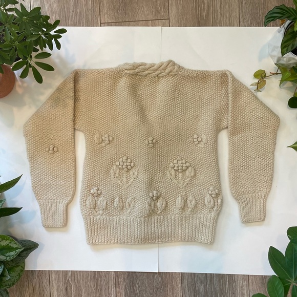 Vintage Nordstrom Tan Chunky Knit Floral Cardigan - Picture 2 of 3